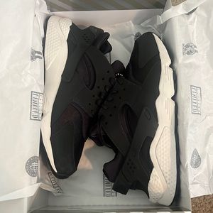 Nike Air Huarache LE OFF NOIR SIZE 10.5 Mens 12 Womens